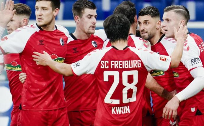 Mit dem 3:1 in Sinsheim landete der SC Freiburg den vierten Sieg hintereinander und stellte damit den Vereinsrekord ein. Foto: Uwe Anspach/dpa