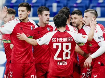 Mit dem 3:1 in Sinsheim landete der SC Freiburg den vierten Sieg hintereinander und stellte damit den Vereinsrekord ein. Foto: Uwe Anspach/dpa Mit dem 3:1 in Sinsheim landete der SC Freiburg den vierten Sieg hintereinander und stellte damit den Vereinsrekord ein. Foto: Uwe Anspach/dpa