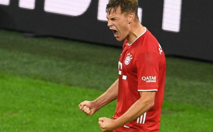 Joshua Kimmich steht wieder in der Startelf des FC Bayern. Foto: Andreas Gebert/Reuters/Pool/dpa