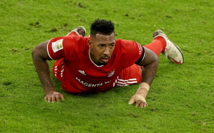Jerome Boateng hadert mit Schiedsrichterentscheidung