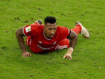 Jerome Boateng hadert mit Schiedsrichterentscheidung Jerome Boateng hadert mit Schiedsrichterentscheidung
