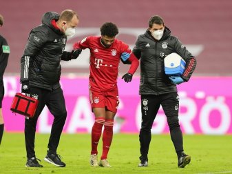 Serge Gnabry muss verletzt ausgewechselt werden Serge Gnabry muss verletzt ausgewechselt werden