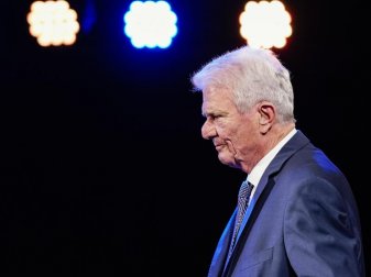 Wünscht sich ein Umdenken im Profifußball: Der Unternehmer und Mäzen Dietmar Hopp. Foto: Uwe Anspach/dpa-Pool/dpa Wünscht sich ein Umdenken im Profifußball: Der Unternehmer und Mäzen Dietmar Hopp. Foto: Uwe Anspach/dpa-Pool/dpa