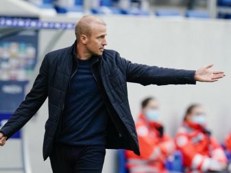 Ist mit Hoffenheim gegen Schalke gefordert: 1899-Coach Sebastian Hoeneß. Foto: Uwe Anspach/dpa Ist mit Hoffenheim gegen Schalke gefordert: 1899-Coach Sebastian Hoeneß. Foto: Uwe Anspach/dpa
