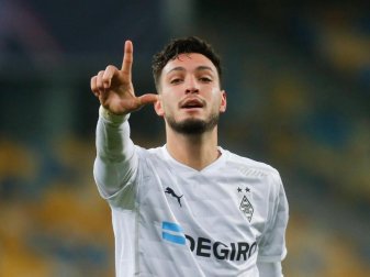 Weiß, wie man gegen die Bayern trifft: Gladbachs Ramy Bensebaini. Foto: Efrem Lukatsky/AP/dpa Weiß, wie man gegen die Bayern trifft: Gladbachs Ramy Bensebaini. Foto: Efrem Lukatsky/AP/dpa
