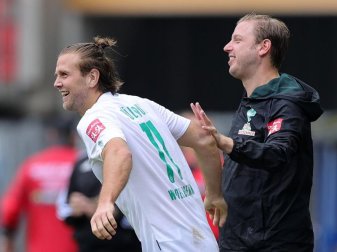Genießt bei Angreifer Niclas Füllkrug (l) eine hohe Wertschätzung: Werder-Coach Florian Kohfeldt. Foto: Friedemann Vogel/EPA/Pool/dpa Genießt bei Angreifer Niclas Füllkrug (l) eine hohe Wertschätzung: Werder-Coach Florian Kohfeldt. Foto: Friedemann Vogel/EPA/Pool/dpa