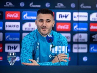 Der erste Schalker Winterzugang und Hoffnungsträger Sead Kolasinac wird gegen Hoffenheim gleich in die Startelf rücken. Foto: Karsten Rabas/FC Schalke 04/dpa Der erste Schalker Winterzugang und Hoffnungsträger Sead Kolasinac wird gegen Hoffenheim gleich in die Startelf rücken. Foto: Karsten Rabas/FC Schalke 04/dpa