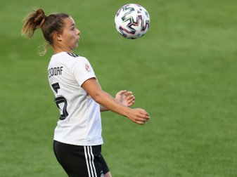 Lena Oberdorf ist Nationalspielerin des Jahres 2020 Lena Oberdorf ist Nationalspielerin des Jahres 2020
