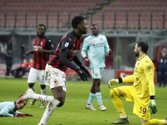 Milans Rafael Leao (vorne) jubelt nach seinem Treffer zur Führung gegen den FC Turin. Foto: Antonio Calanni/AP/dpa Milans Rafael Leao (vorne) jubelt nach seinem Treffer zur Führung gegen den FC Turin. Foto: Antonio Calanni/AP/dpa
