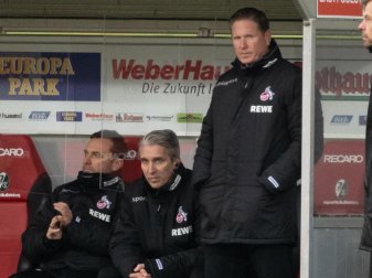 Musste mit Köln eine 0:5-Klatsche in Freiburg hinnehmen: FC-Coach Markus Gisdol (r). Foto: Sebastian Gollnow/dpa Musste mit Köln eine 0:5-Klatsche in Freiburg hinnehmen: FC-Coach Markus Gisdol (r). Foto: Sebastian Gollnow/dpa