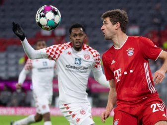 Wurde erneut positiv auf das Coronavirus getestet: Edimilson Fernandes (l). Foto: Sven Hoppe/dpa Wurde erneut positiv auf das Coronavirus getestet: Edimilson Fernandes (l). Foto: Sven Hoppe/dpa