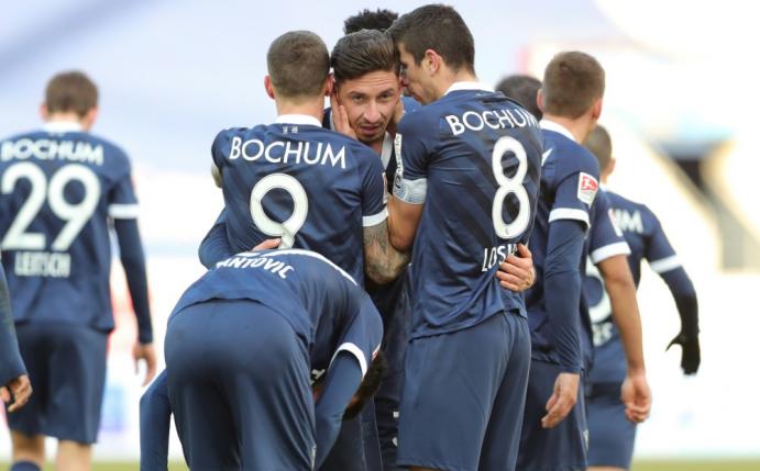 Zwei späte Treffer lassen Bochum jubeln