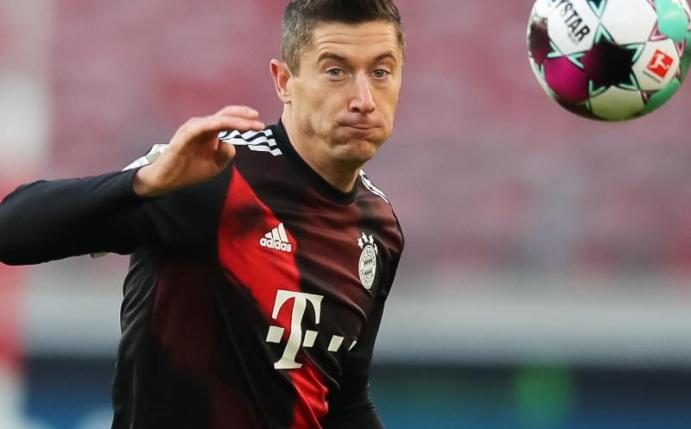Robert Lewandowski ist nach 2015 bereits zum zweiten Mal zu Polens Sportler des Jahres gewählt worden. Foto: Tom Weller/dpa