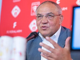 «Alle verteidigen nicht mehr so wie im Sommer, sie verteidigen halbherzig», meint Magath. Foto: Daniel Karmann/dpa «Alle verteidigen nicht mehr so wie im Sommer, sie verteidigen halbherzig», meint Magath. Foto: Daniel Karmann/dpa