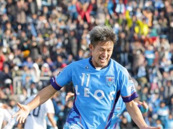 Auch mit über 50 noch nicht müde: Kazuyoshi Miura. Foto: Uncredited/AP/dpa Auch mit über 50 noch nicht müde: Kazuyoshi Miura. Foto: Uncredited/AP/dpa