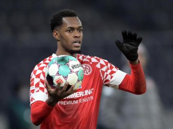 Der Mainzer Edimilson Fernandes war erneut positiv auf Coronavirus getestet worden. Foto: Soeren Stache/dpa-Zentralbild/dpa Der Mainzer Edimilson Fernandes war erneut positiv auf Coronavirus getestet worden. Foto: Soeren Stache/dpa-Zentralbild/dpa