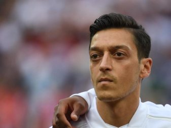 Wird kaum wieder für seinen früheren Club FC Schalke 04 auflaufen: Mesut Özil. Foto: Federico Gambarini/dpa Wird kaum wieder für seinen früheren Club FC Schalke 04 auflaufen: Mesut Özil. Foto: Federico Gambarini/dpa