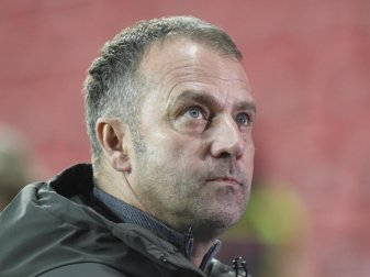 Wird gegen den «Underdog» aus Kiel kein unnötiges Risiko eingehen: Bayern-Trainer Hansi Flick. Foto: Bernd Thissen/dpa-pool/dpa