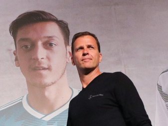 Hofft auf ein Gespräch mit Ex-Weltmeister Mesut Özil: DFB-Direktor Oliver Bierhoff. Foto: Christian Charisius/dpa Hofft auf ein Gespräch mit Ex-Weltmeister Mesut Özil: DFB-Direktor Oliver Bierhoff. Foto: Christian Charisius/dpa