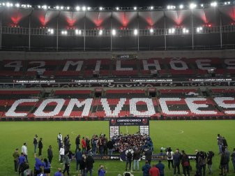 In Rio de Janeiro könnten rund 8000 Menschen wieder zu Spielen ins Maracanã-Stadion. Foto: Leo Correa/AP/dpa