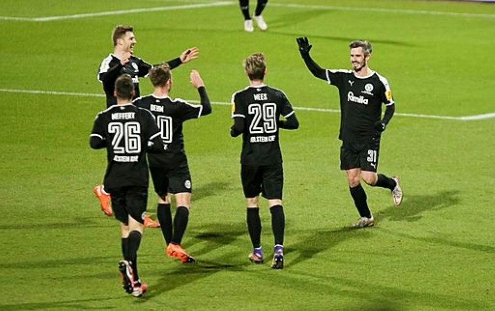Holstein Kiel schlägt Bayern München im Pokal