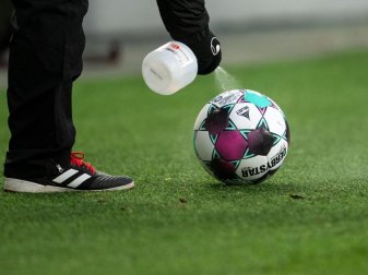 Die DFL hat die Clubs zur Einhaltung des Hygienekonzepts erinnert. Foto: Marius Becker/dpa