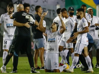 Santos bejubelt den Finaleinzug Santos bejubelt den Finaleinzug
