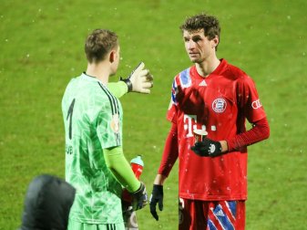 Thomas Müller (r.) nach dem Pokal-Aus in Kiel Thomas Müller (r.) nach dem Pokal-Aus in Kiel