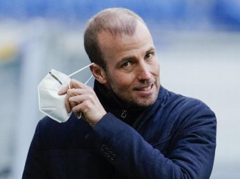 Ist mit den kriselenden Hoffenheimern gegen Bielefeld gefordert: 1899-Coach Sebastian Hoeneß. Foto: Uwe Anspach/dpa