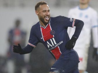 Legt in der Privatfehde mit Álvaro González nach: PSG-Star Neymar. Foto: Christophe Ena/AP/dpa Legt in der Privatfehde mit Álvaro González nach: PSG-Star Neymar. Foto: Christophe Ena/AP/dpa