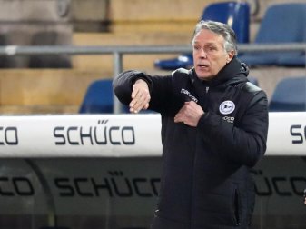 Fordert mehr Konstanz von seinem Team: Bielefeld-Trainer Uwe Neuhaus. Foto: Friso Gentsch/dpa Fordert mehr Konstanz von seinem Team: Bielefeld-Trainer Uwe Neuhaus. Foto: Friso Gentsch/dpa