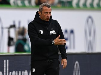 Augsburgs Co-Trainer Iraklis Metaxas hat sich mit dem Coronavirus infiziert. Foto: Swen Pförtner/dpa Augsburgs Co-Trainer Iraklis Metaxas hat sich mit dem Coronavirus infiziert. Foto: Swen Pförtner/dpa