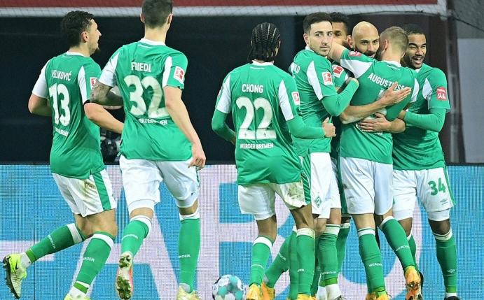 Bremen gewinnt dank später Tore gegen Augsburg
