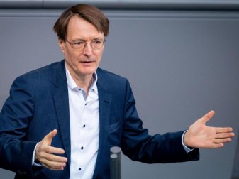 SPD-Gesundheitsexperte Karl Lauterbach glaubt nicht, dass die Fußball-EM in diesem Jahr stattfindet. Foto: Kay Nietfeld/dpa