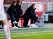 Steht beim 1. FC Köln unter Erfolgsdruck: Trainer Markus Gisdol (r). Foto: Rolf Vennenbernd/dpa