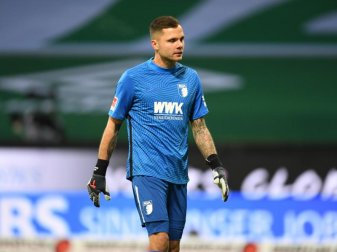 Augsburgs Torwart Rafal Gikiewicz war nach der 0:2-Niederlage gegen Bremen sauer. Foto: Carmen Jaspersen/dpa Augsburgs Torwart Rafal Gikiewicz war nach der 0:2-Niederlage gegen Bremen sauer. Foto: Carmen Jaspersen/dpa