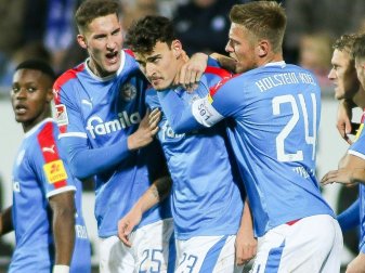 Kiel verliert trotz Doppelpack von Serra (M.) Kiel verliert trotz Doppelpack von Serra (M.)