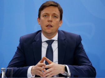 Tobias Hans kritisiert privilegierten Profifußball