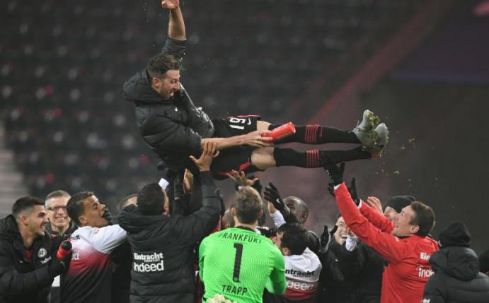 Der Nachfolger von David Abraham als Kapitän von Eintracht Frankfurt steht noch nicht fest. Foto: Arne Dedert/dpa