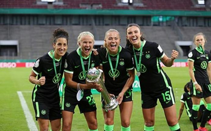 Engen (r.) und Rolfö (2.v.r.) verlassen Wolfsburg
