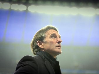Besorgter Blick: Für Trainer Bruno Labbadia wird die Luft bei Hertha BSC immer dünner. Foto: Soeren Stache/dpa-Zentralbild/ZB Besorgter Blick: Für Trainer Bruno Labbadia wird die Luft bei Hertha BSC immer dünner. Foto: Soeren Stache/dpa-Zentralbild/ZB