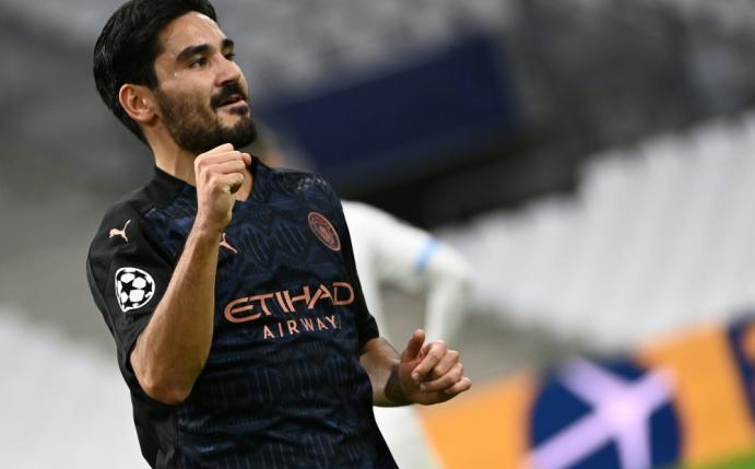 Ilkay Gündogan verwandelt einen Handelfmeter
