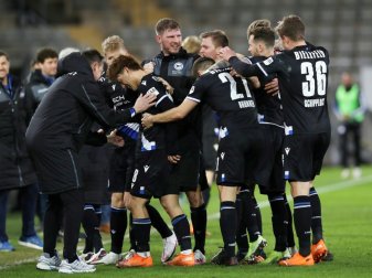 Bielefeld gewinnt im Aufsteigerduell mit 3:0 Bielefeld gewinnt im Aufsteigerduell mit 3:0