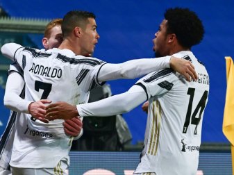 Ronaldo (M.) jubelt mit seinen Teamkollegen Ronaldo (M.) jubelt mit seinen Teamkollegen