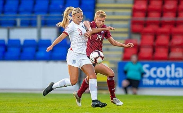 Paulina Krumbiegel (r.) bleibt in Hoffenheim