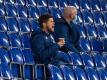 Konnte sein Team vorerst nur von der Tribüne unterstützen: Schalke-Rückkehrer Klaas-Jan Huntelaar. Foto: Marius Becker/dpa