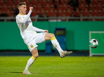 Steffen Tigges erhält Profivertrag