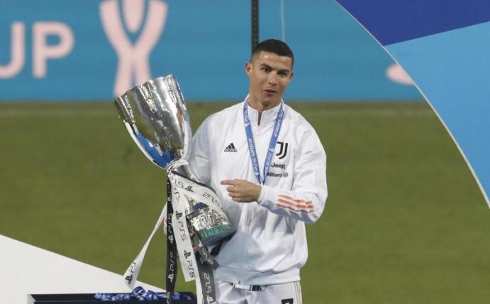 Durfte sich über den italienischen Superpokal und einen besonderen Treffer freuen: Juve-Star Cristiano Ronaldo. Foto: Antonio Calanni/AP/dpa