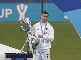 Durfte sich über den italienischen Superpokal und einen besonderen Treffer freuen: Juve-Star Cristiano Ronaldo. Foto: Antonio Calanni/AP/dpa Durfte sich über den italienischen Superpokal und einen besonderen Treffer freuen: Juve-Star Cristiano Ronaldo. Foto: Antonio Calanni/AP/dpa