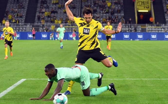 Das Traditionsduell Borussia Mönchengladbach gegen Borussia Dortmund birgt immer jede Menge Brisanz. Foto: Bernd Thissen/dpa